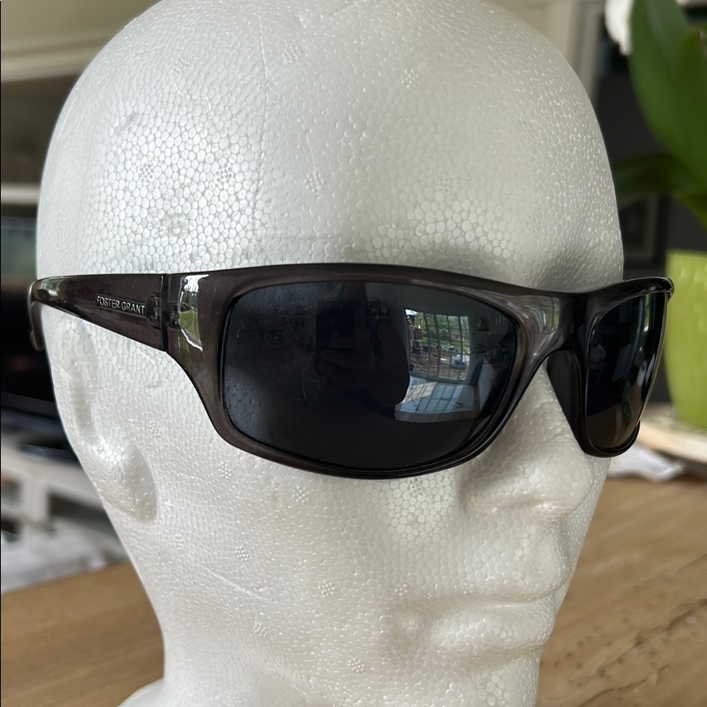 Foster Grant Sunglasses - Picture 2 of 6